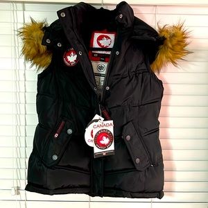 Canada Weathergear Vest. Size: medium / Color is Black with Faux Fur on hood